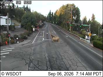 SR 525 at MP 8.1: 5th St South - WSF Mukilteo live camera view