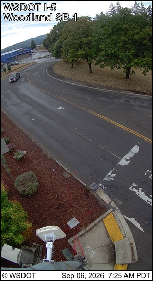 I-5 at MP 21.10: Woodland SB Signal live camera view