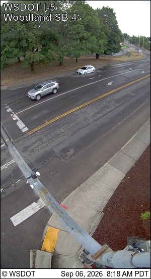 I-5 at MP 21.10: Woodland SB Signal live camera view