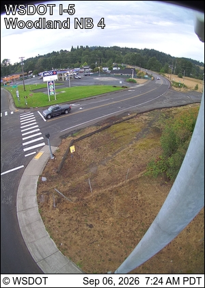 I-5 at MP 21.20: Woodland NB Signal live camera view