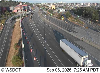 I-5 at MP 135.2: Puyallup River Bridge live camera view