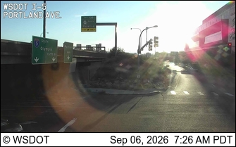 I-5 at MP 134.8: Portland Ave live camera view