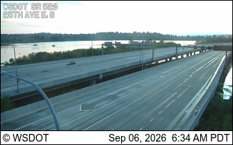 SR 520 at MP 1.16: 25th Ave E, South live camera view