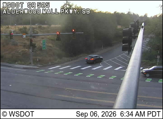 SR 525 at MP .5: Alderwood Mall Parkway, SB live camera view