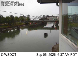 US 12 at MP .5: Wishkah Bridge live camera view