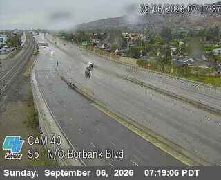 I-5 : (40) North of Burbank Blvd live camera view