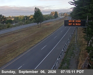 US-101 : South Of SR-299 - Looking North (C004) live camera view
