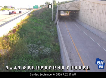 I-41/US 45 at S of Bluemound Rd Tunnel live camera view