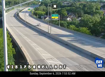 WIS 175 at Wells St live camera view