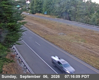 US-101 : South Of SR-299 - Looking South (C004) live camera view