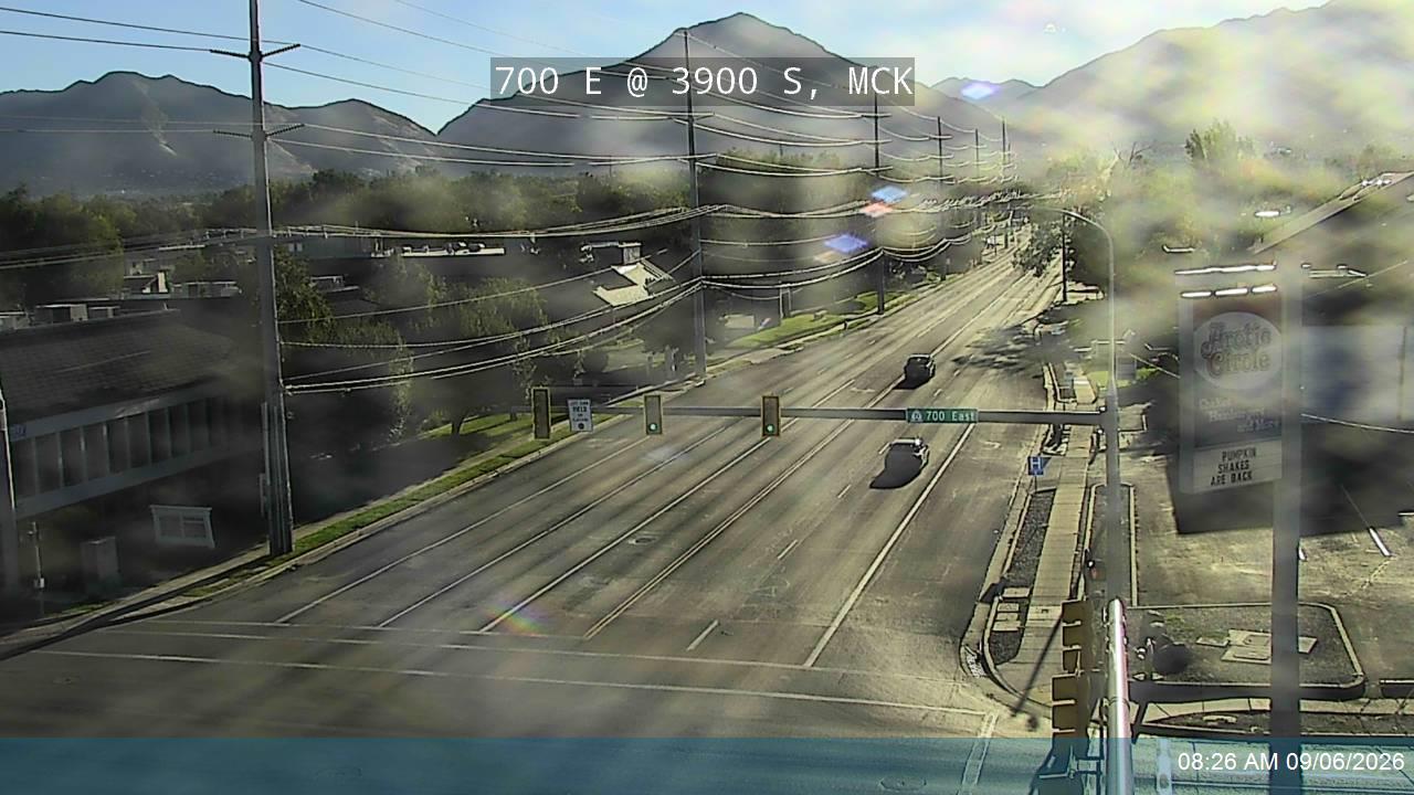700 E / SR-71 @ 3900 S, MCK live camera view