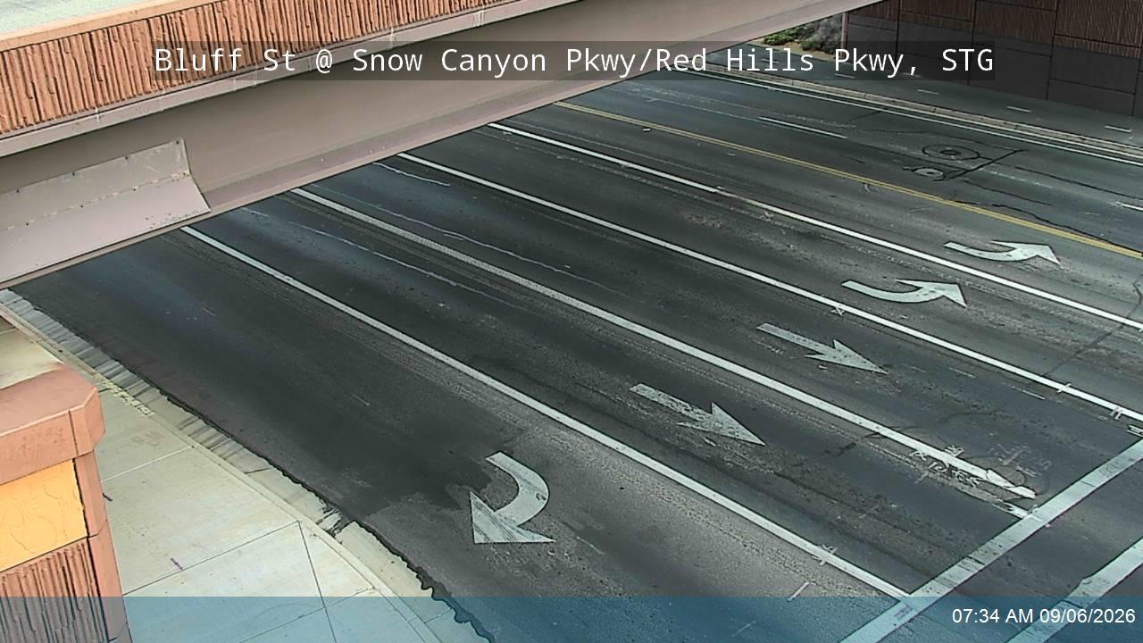 Bluff St / SR-18 @ Snow Canyon Pkwy / Red Hills Pkwy, STG live camera view