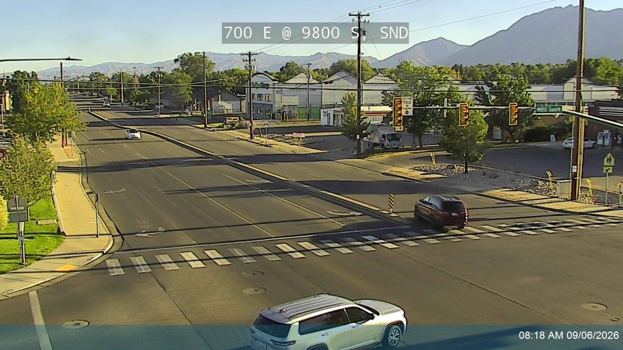 700 E / SR-71 @ 9800 S / Sego Lily Dr, SND live camera view