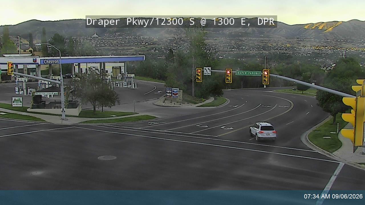 Draper Pkwy / 12300 S @ 1300 E, DPR live camera view