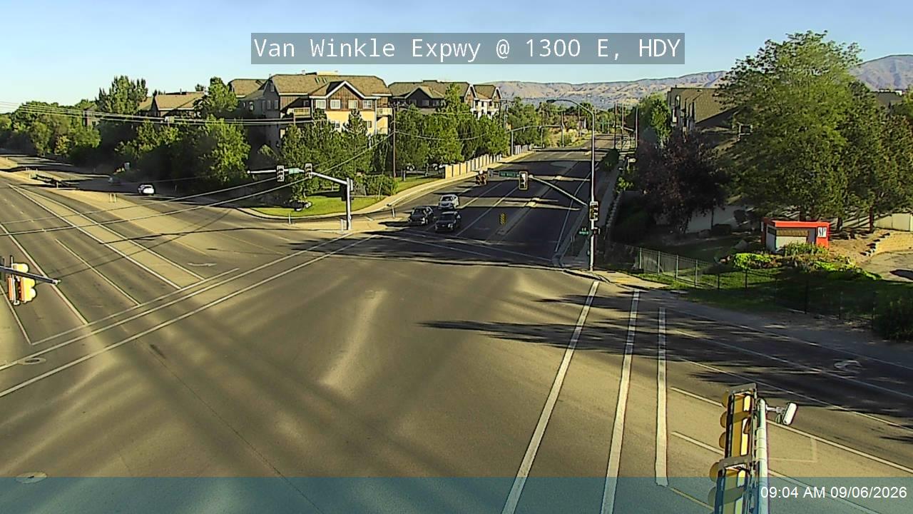 Van Winkle Expwy / SR-152 @ 1300 E, HDY live camera view