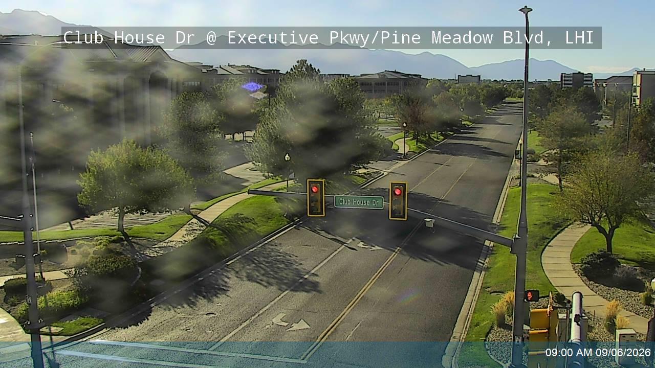 Club House Dr @ Executive Pkwy / Pine Meadow Blvd, LHI live camera view