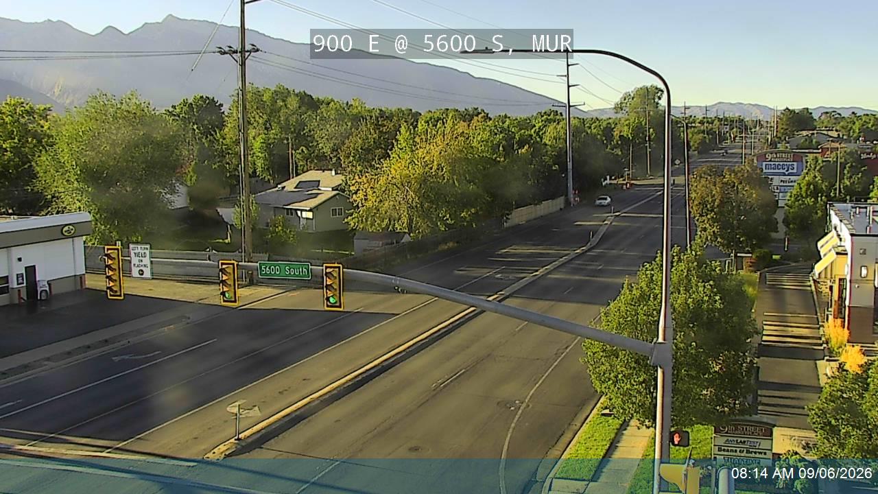 900 E / SR-71 @ 5600 S, MUR live camera view