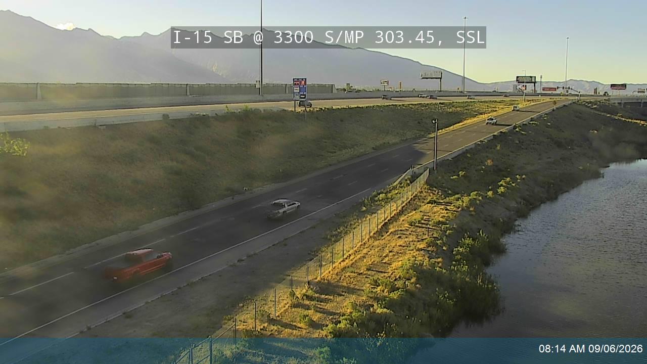 I-15 SB @ 3300 S / SR-171 / MP 303.45, SSL live camera view