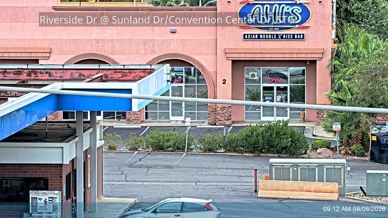 Riverside Dr @ Sunland Dr / Convention Center Dr, STG live camera view