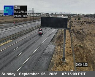 I-215 : (258) Southbound North of Nuevo Road live camera view