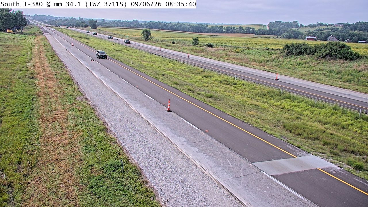 I-380 @ MM 34.1 (IWZ 3711S) live camera view