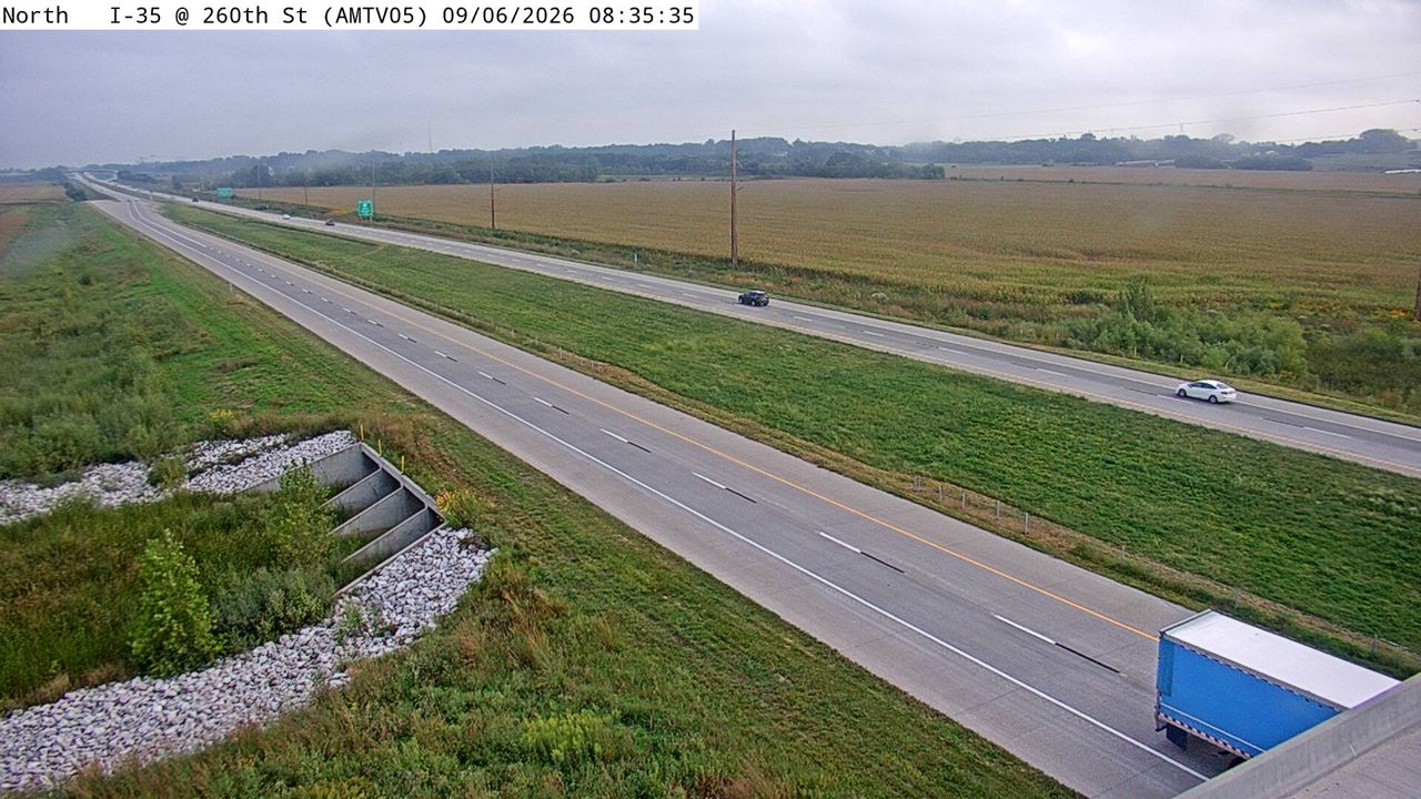 I-35 @ MM 109.8 (260th St) live camera view