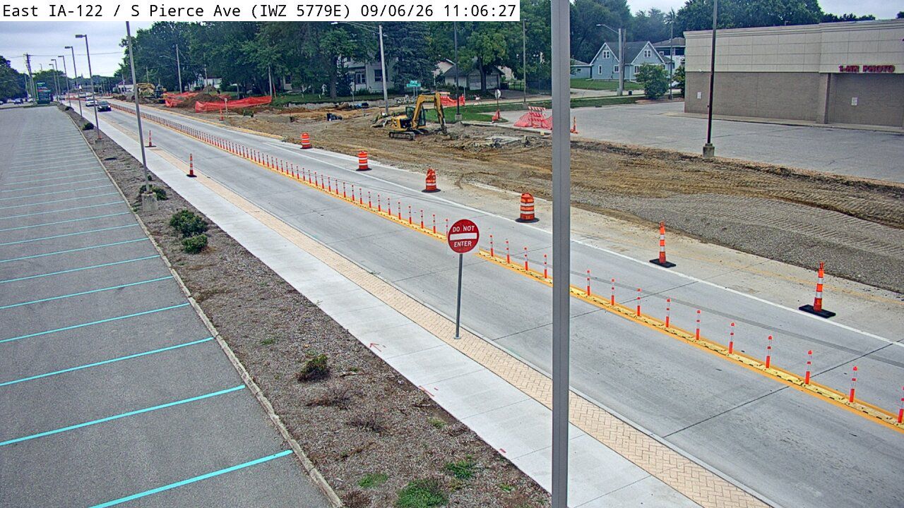 IA 122 @ S Pierce Ave (IWZ 5779E) live camera view