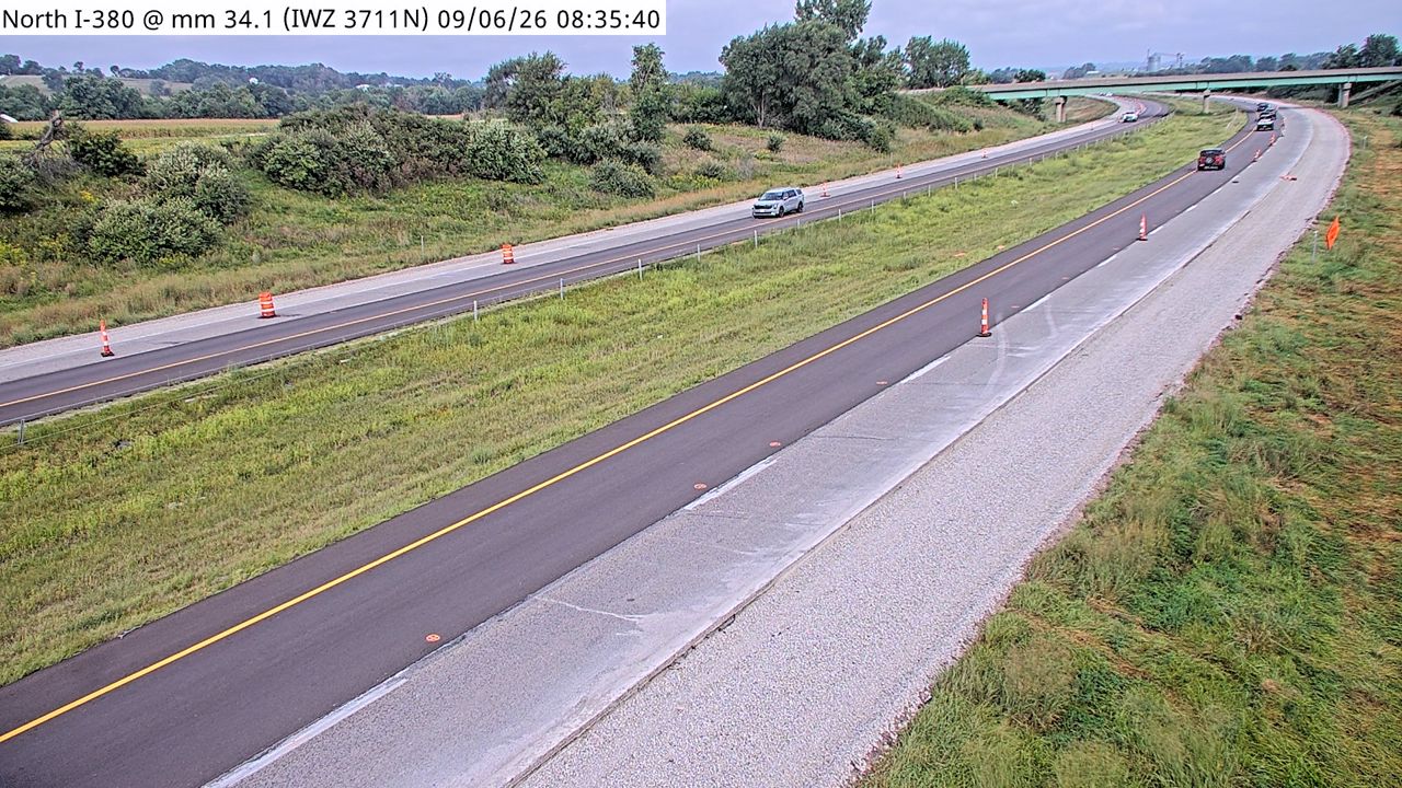 I-380 @ MM 34.1 (IWZ 3711N) live camera view