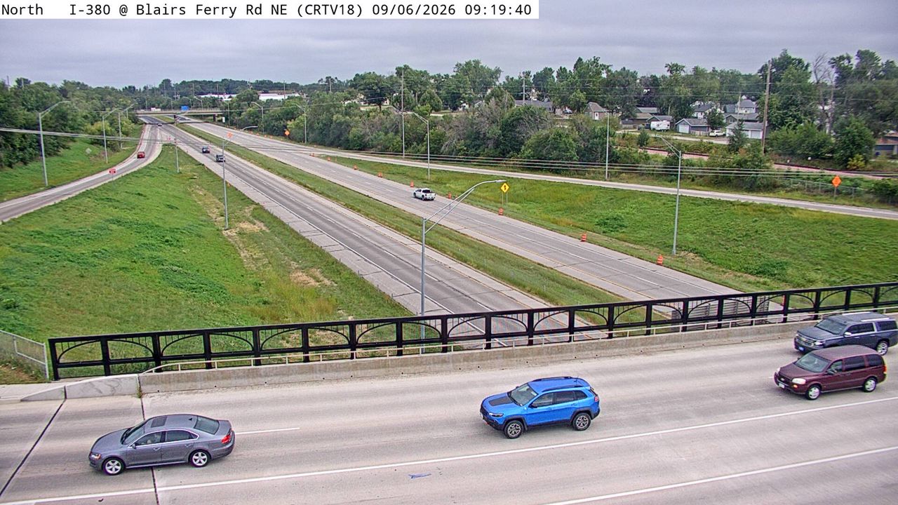 I-380 @ MM 24.4 (Blairs Ferry Rd NE) live camera view