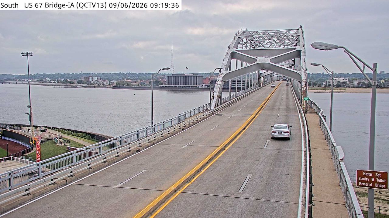 US 67 @ MM 0.2 (Centennial Bridge - IA) live camera view