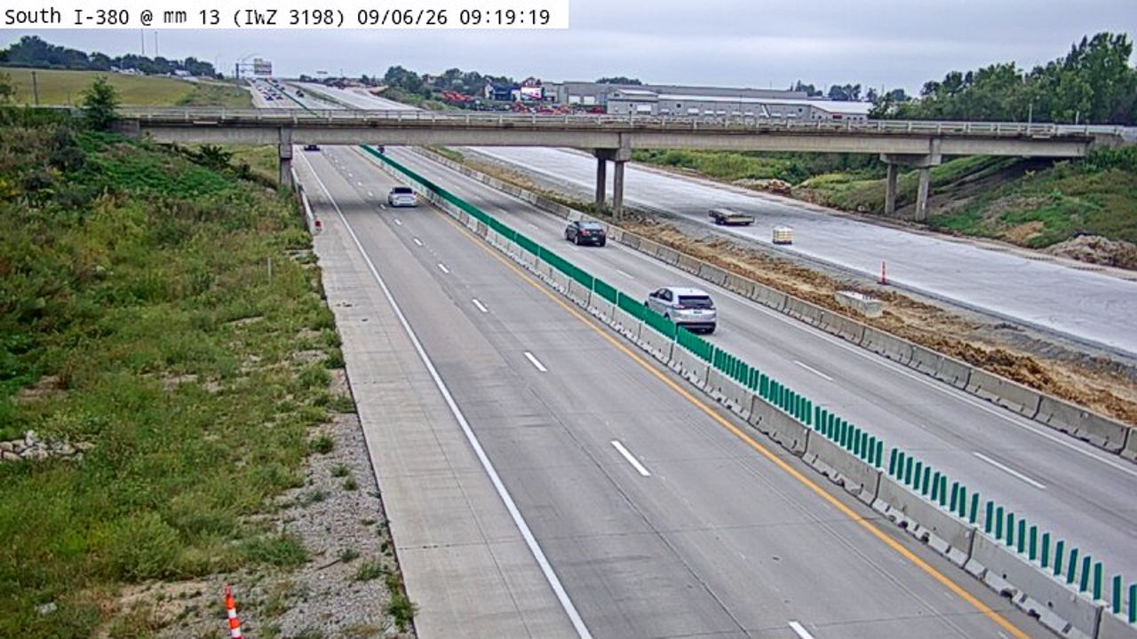 I-380 @ MM 13 (IWZ 3198) live camera view