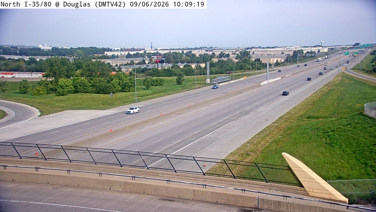 I-35/80 @ MM 125.8 (Douglas Ave) live camera view