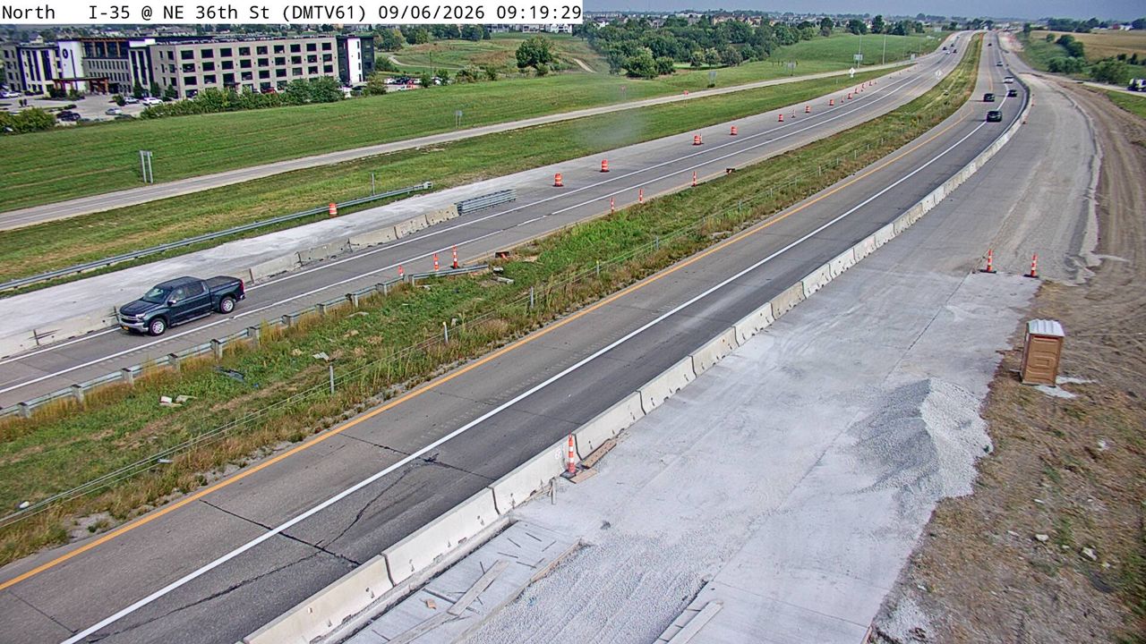 I-35 @ MM 94.7 (NE 36th St) live camera view