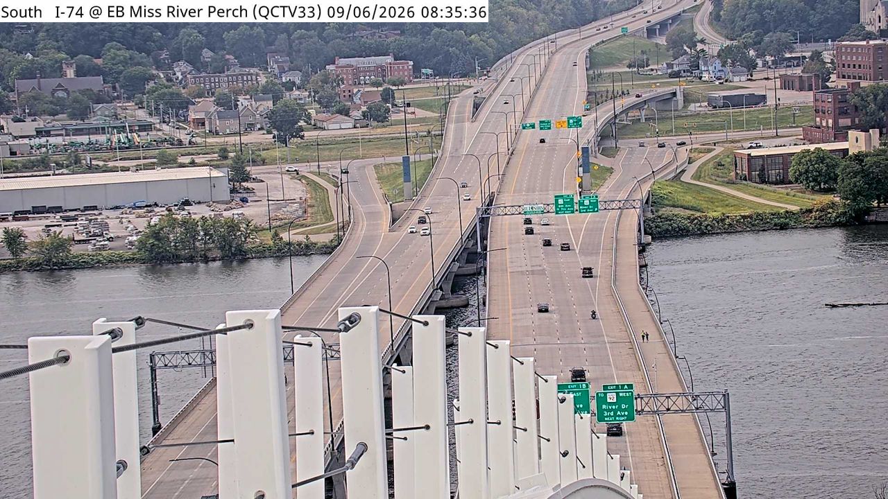 I-74 @ MM 5.4 (EB Miss River Perch) live camera view