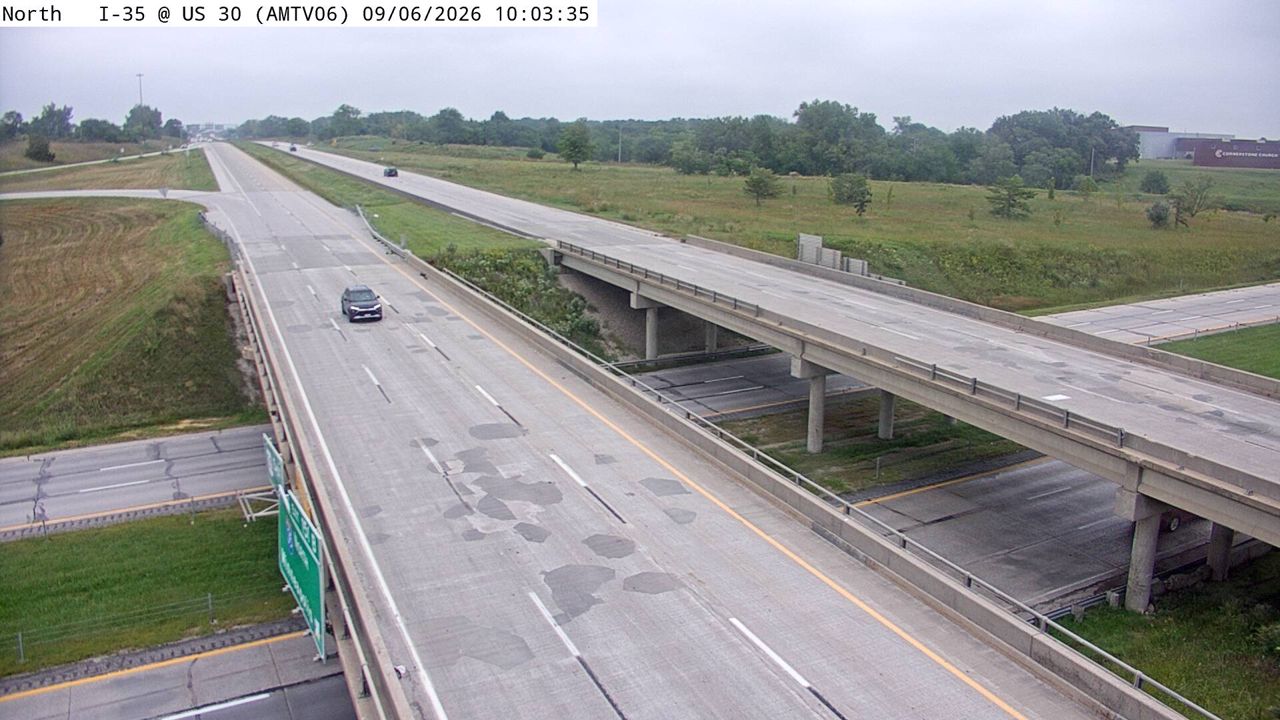 I-35 @ MM 111.7 (US 30) live camera view