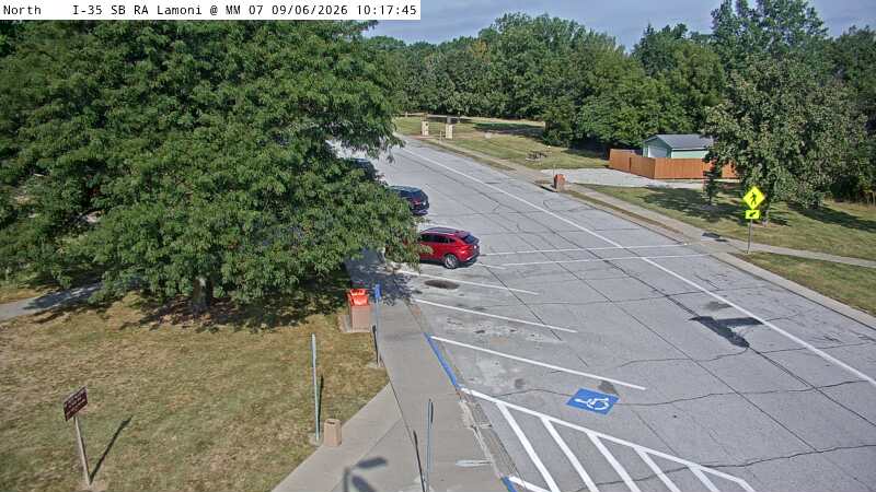 Rest Area: I-35 N/S MM 7 - Lamoni - Car Prkg live camera view
