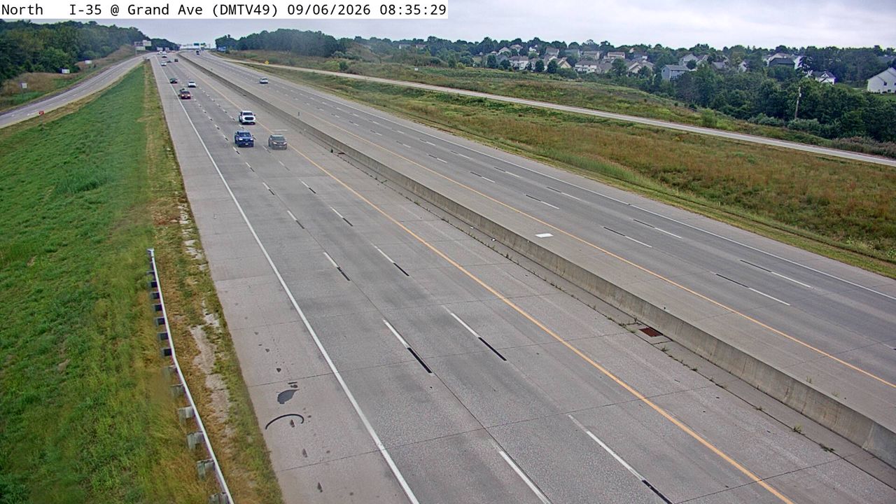 I-35 @ MM 69.2 (Grand Ave) live camera view