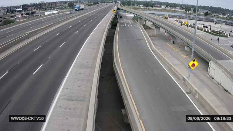 I-380 @ 1st St E of River (08) live camera view