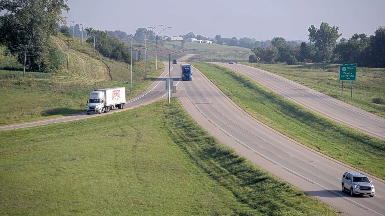 US 151 @ MM 94.4 (US 61 - North) live camera view