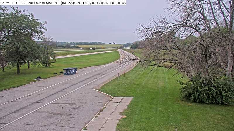 Parking Only: I-35 SB MM 196 near Clear Lk live camera view