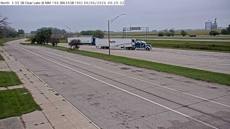 Parking Only: I-35 SB MM 196 near Clear Lk live camera view