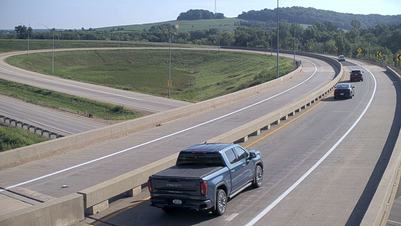 US 151 @ MM 94.4 (US 61 - East) live camera view