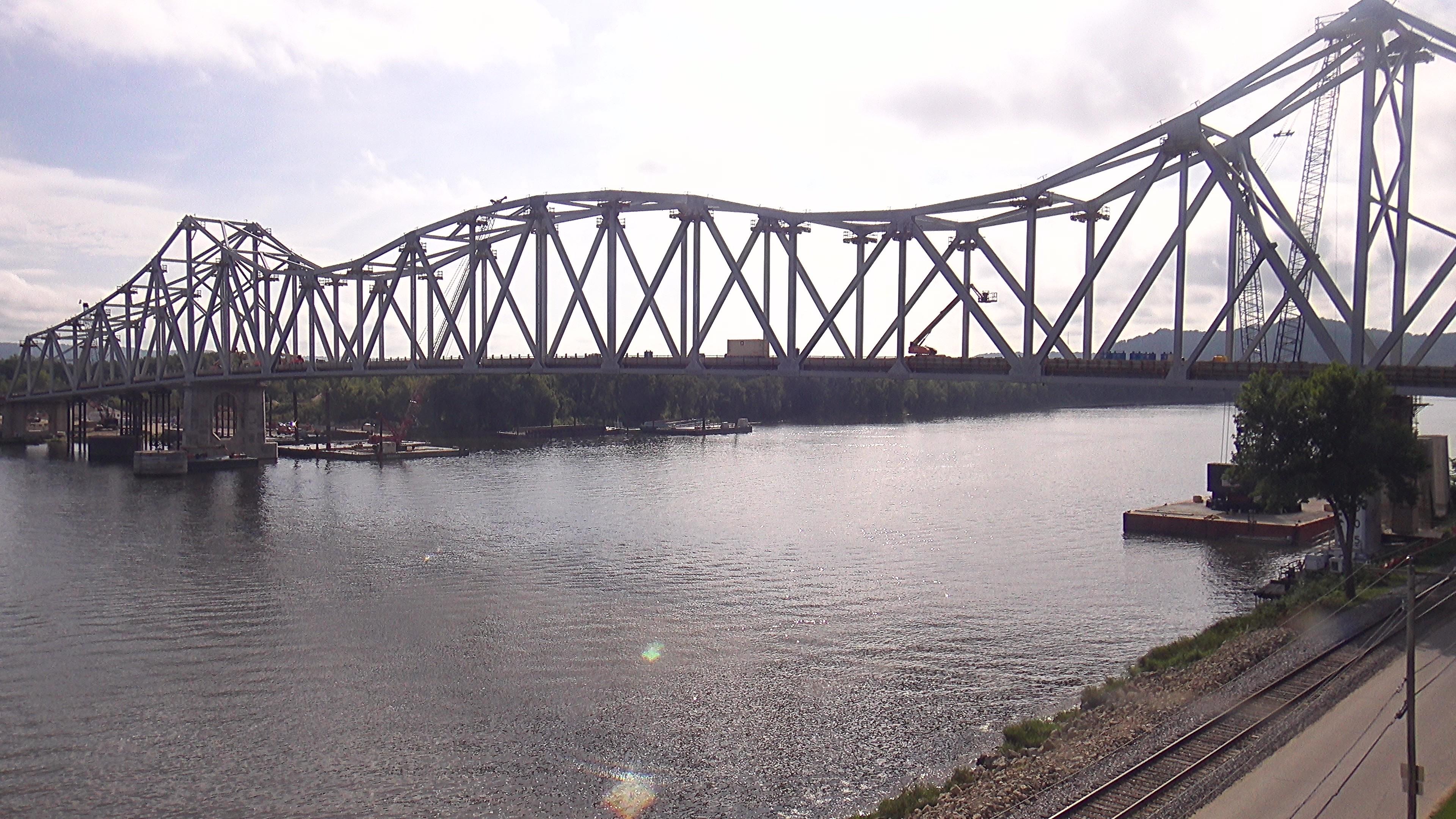 N Front St @ Lansing Bridge (Middle) live camera view