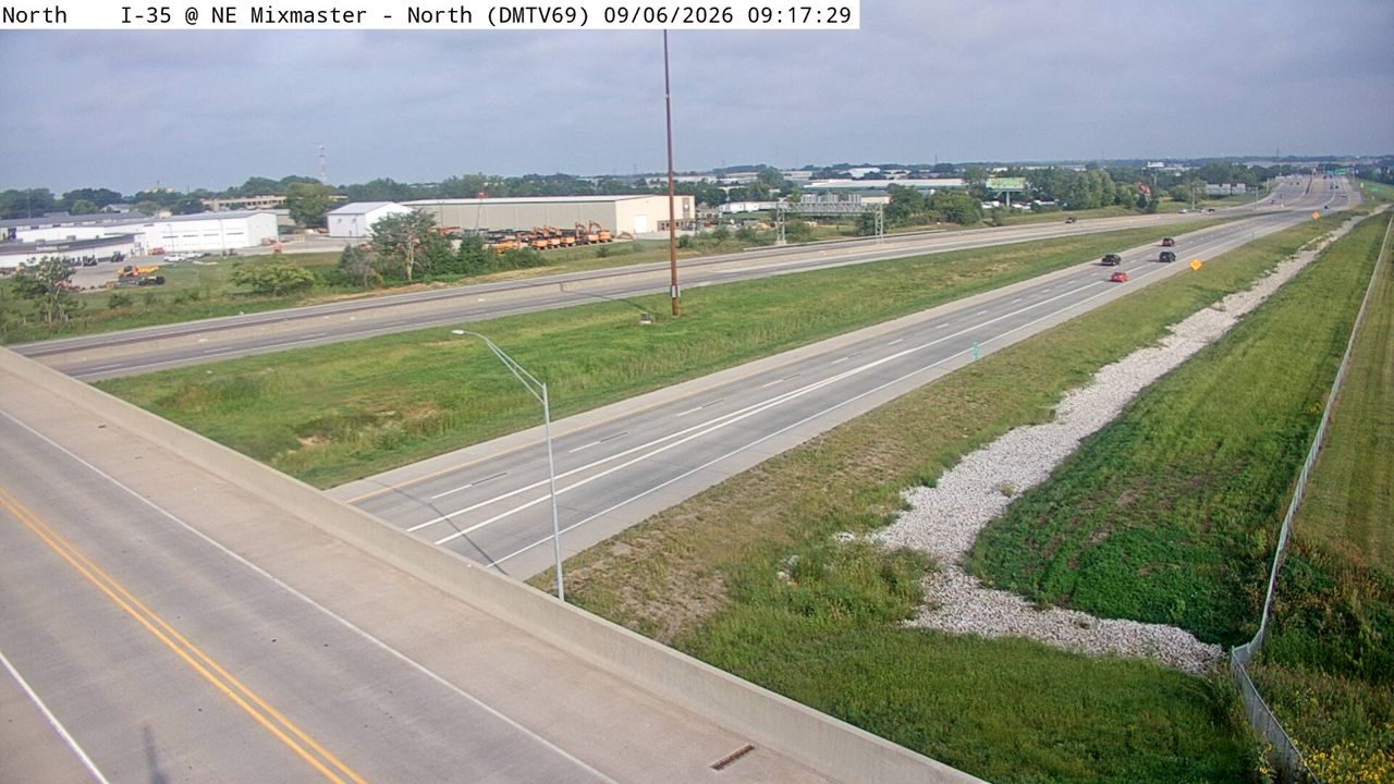 I-35 @ MM 87.5 (NE 54th Ave - East Mix) live camera view