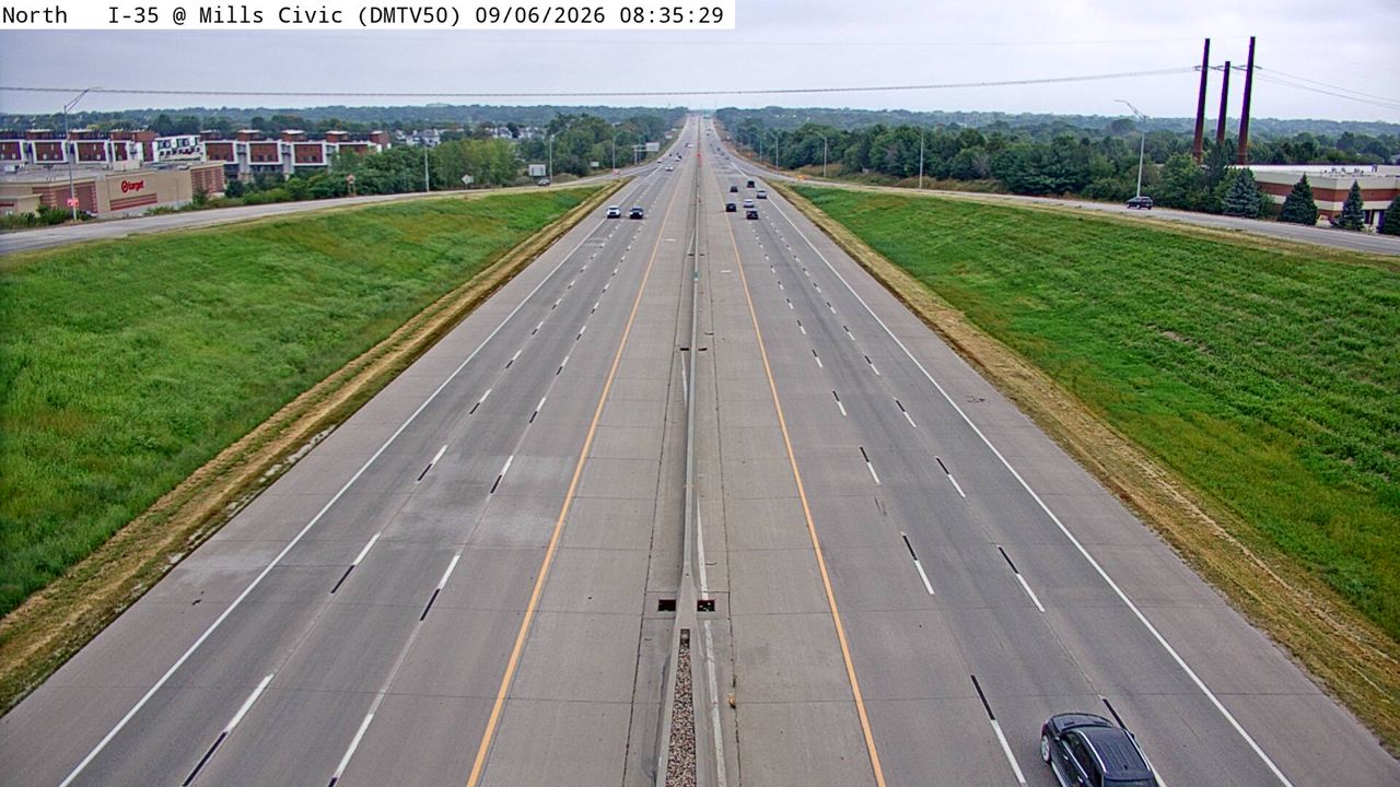 I-35 @ MM 70.4 (Mills Civic Pkwy) live camera view