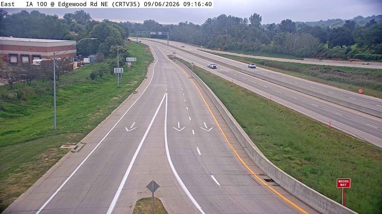 IA 100 @ MM 7.9 (Edgewood Rd NE) live camera view