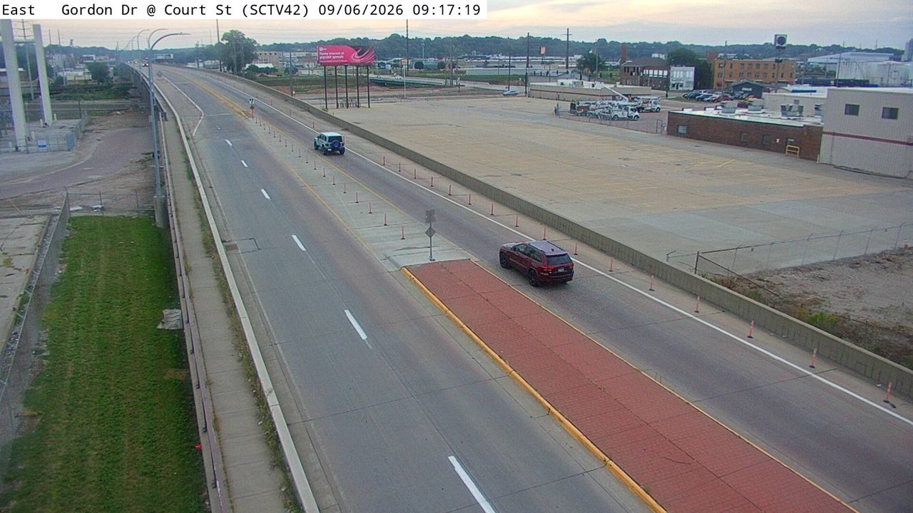 Gordon Dr @ Court St (42) live camera view