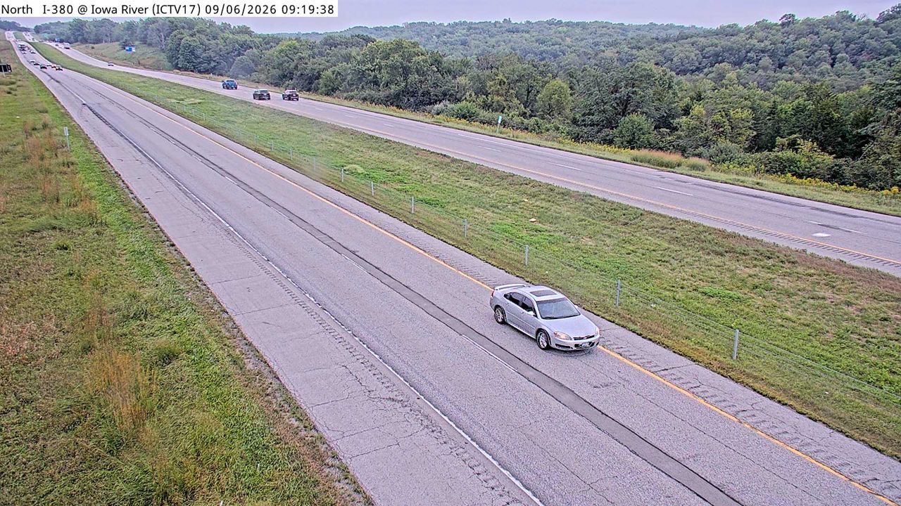 I-380 @ MM 8.7 (Iowa River) live camera view