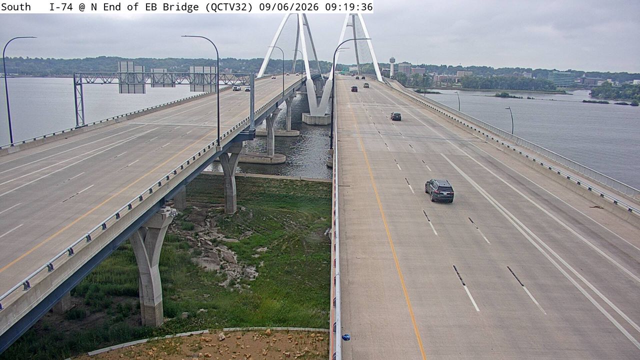 I-74 @ MM 5.2 (N End of EB Bridge) live camera view