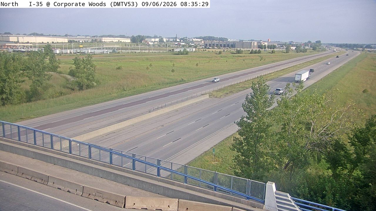 I-35 @ MM 89 (Corporate Woods Dr) live camera view